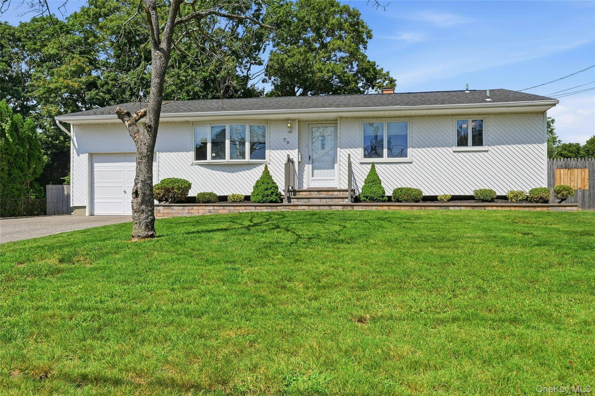 79 39th ST, Islip, NY 11751