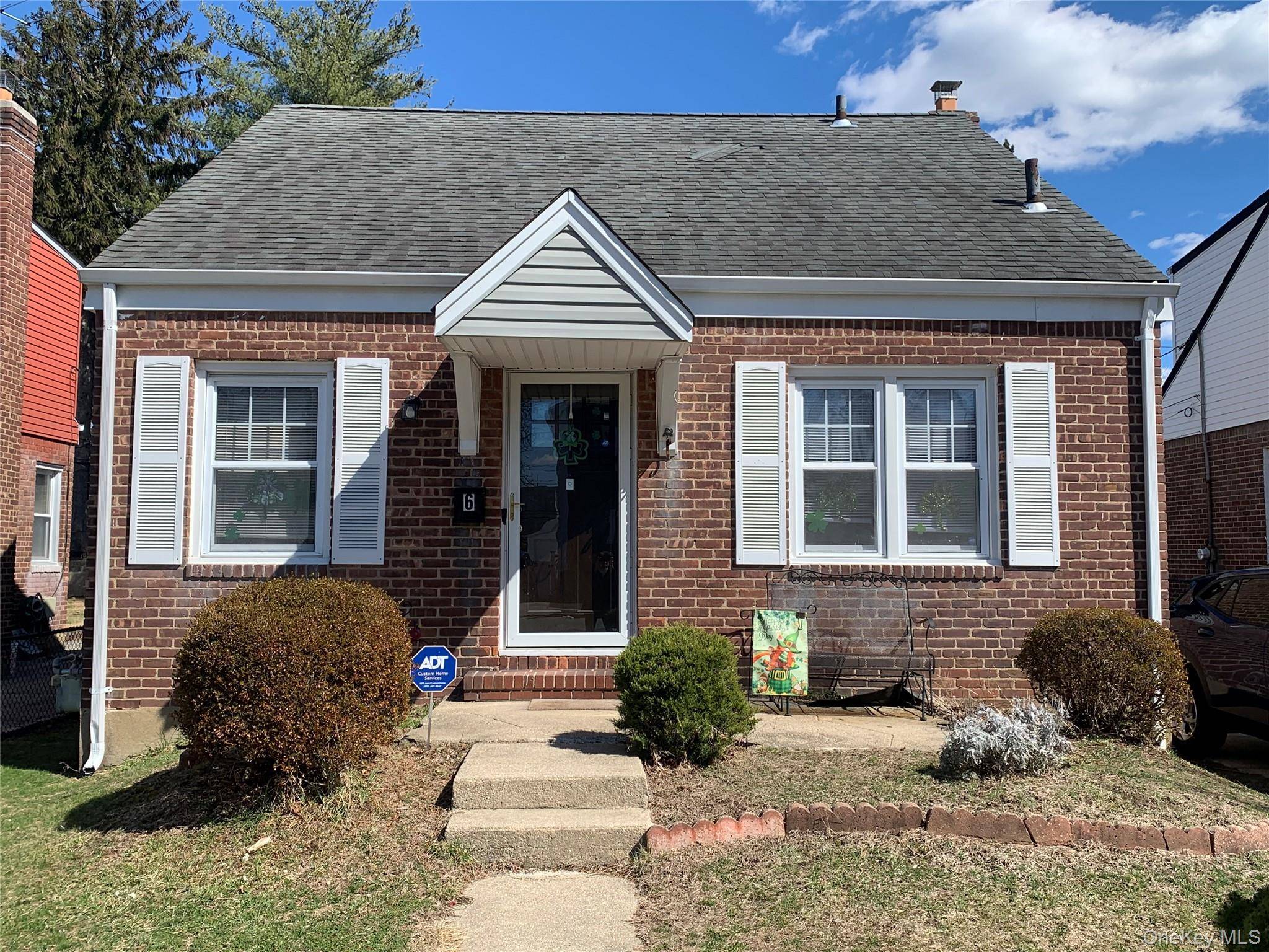 6 Wilton ST, New Hyde Park, NY 11040