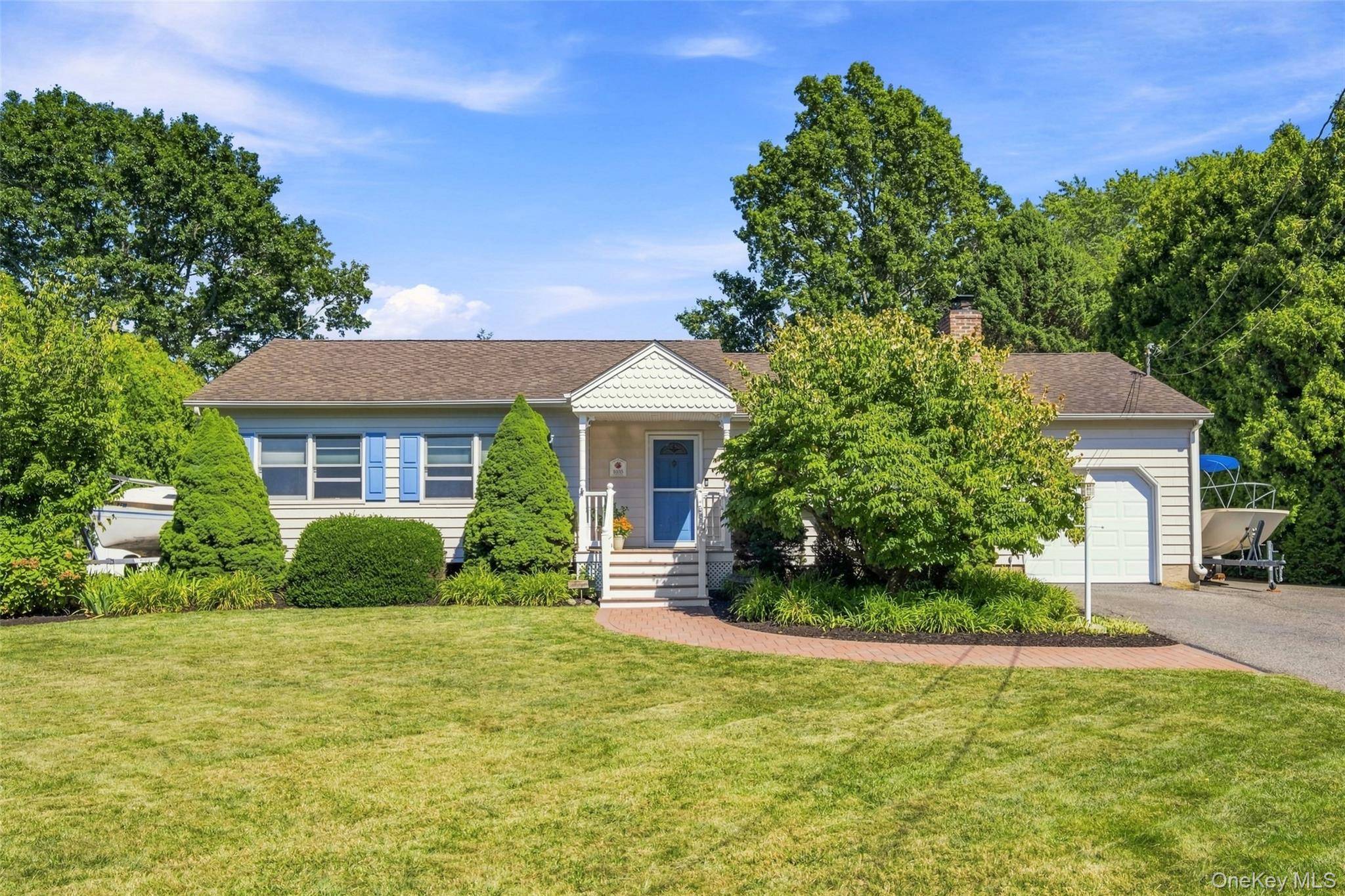 1035 Theresa DR, Mattituck, NY 11952