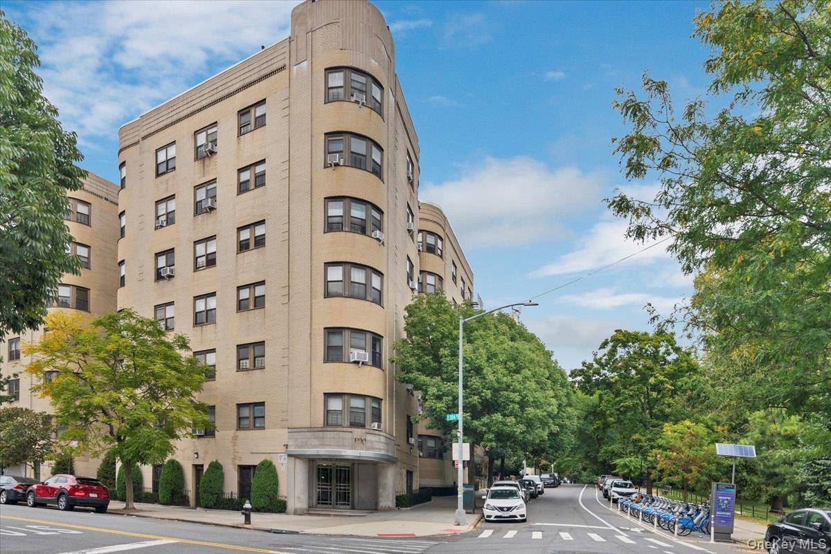 190 E Mosholu Pkwy #6H, Bronx, NY 10458