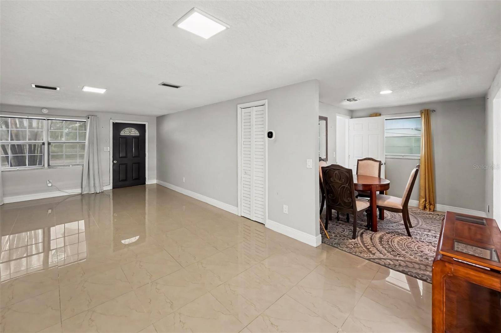 8911 113TH ST, Seminole, FL 33772