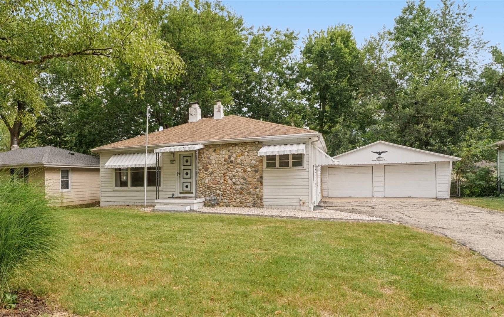 705 Dover PL, Champaign, IL 61820
