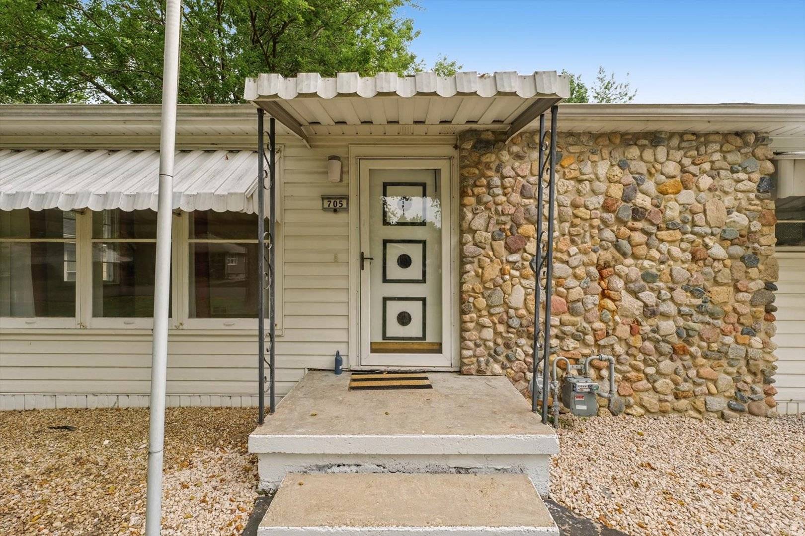 705 Dover PL, Champaign, IL 61820
