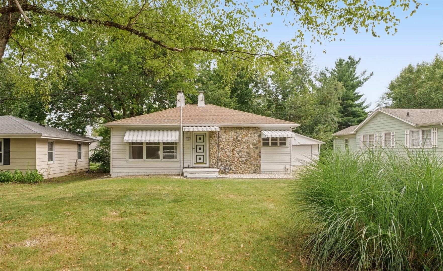 705 Dover PL, Champaign, IL 61820