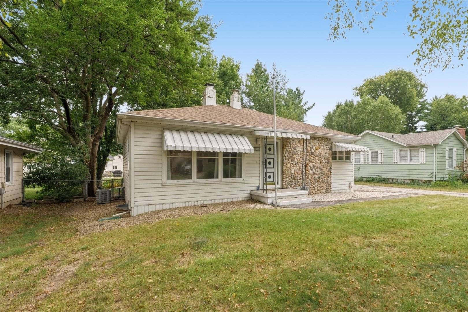 705 Dover PL, Champaign, IL 61820
