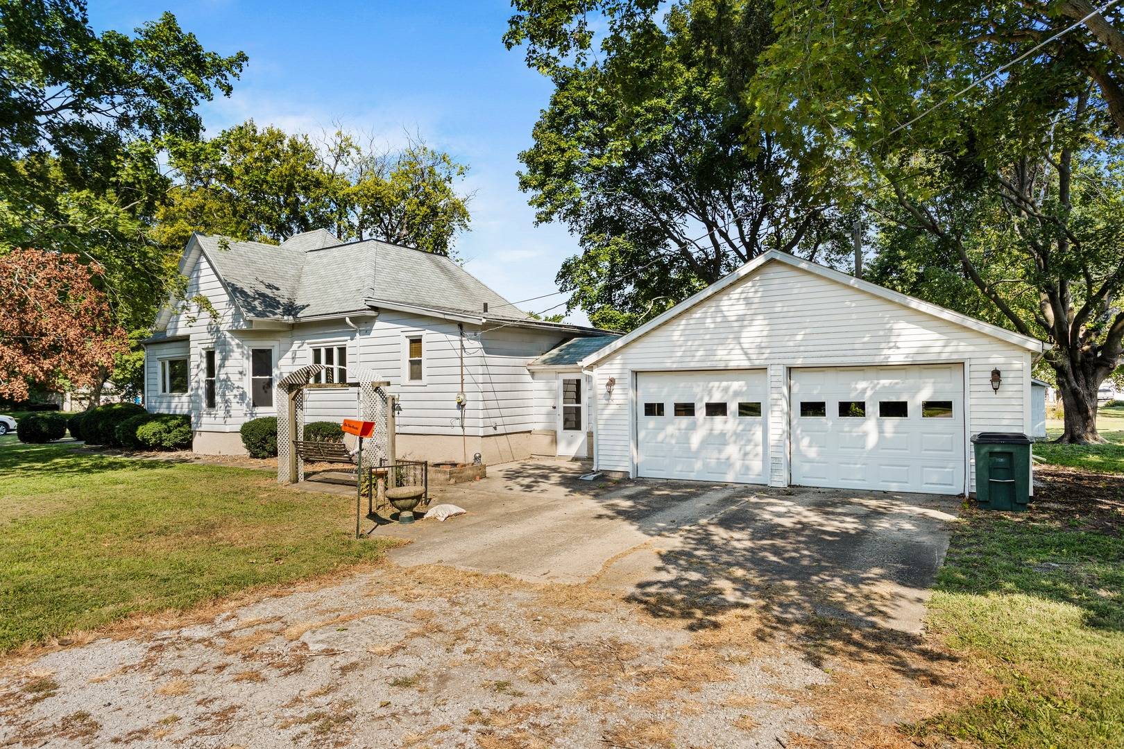 764 S Piatt ST, Bement, IL 61813