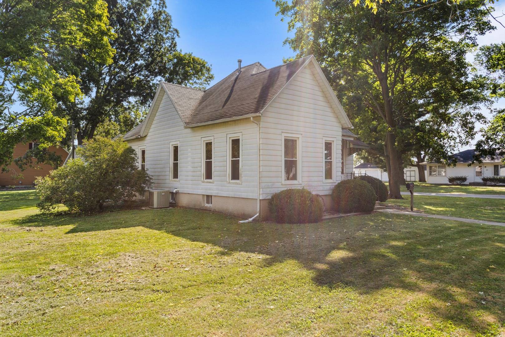 764 S Piatt ST, Bement, IL 61813