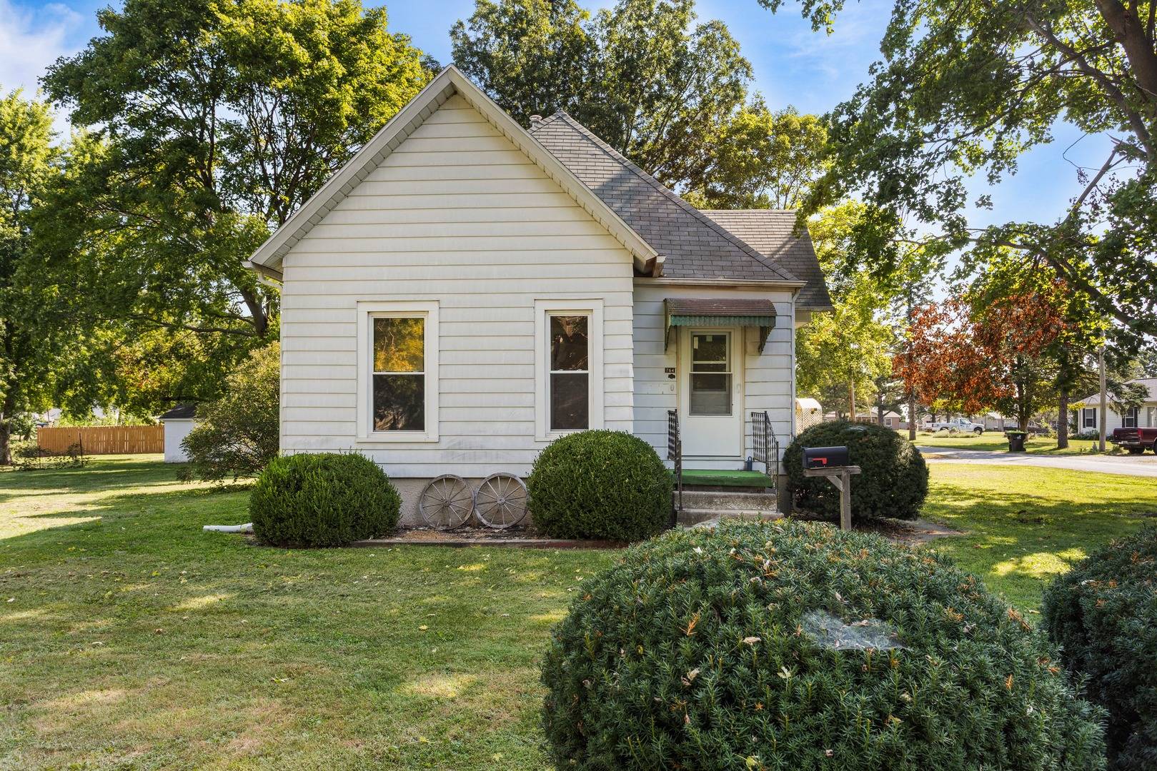 764 S Piatt ST, Bement, IL 61813