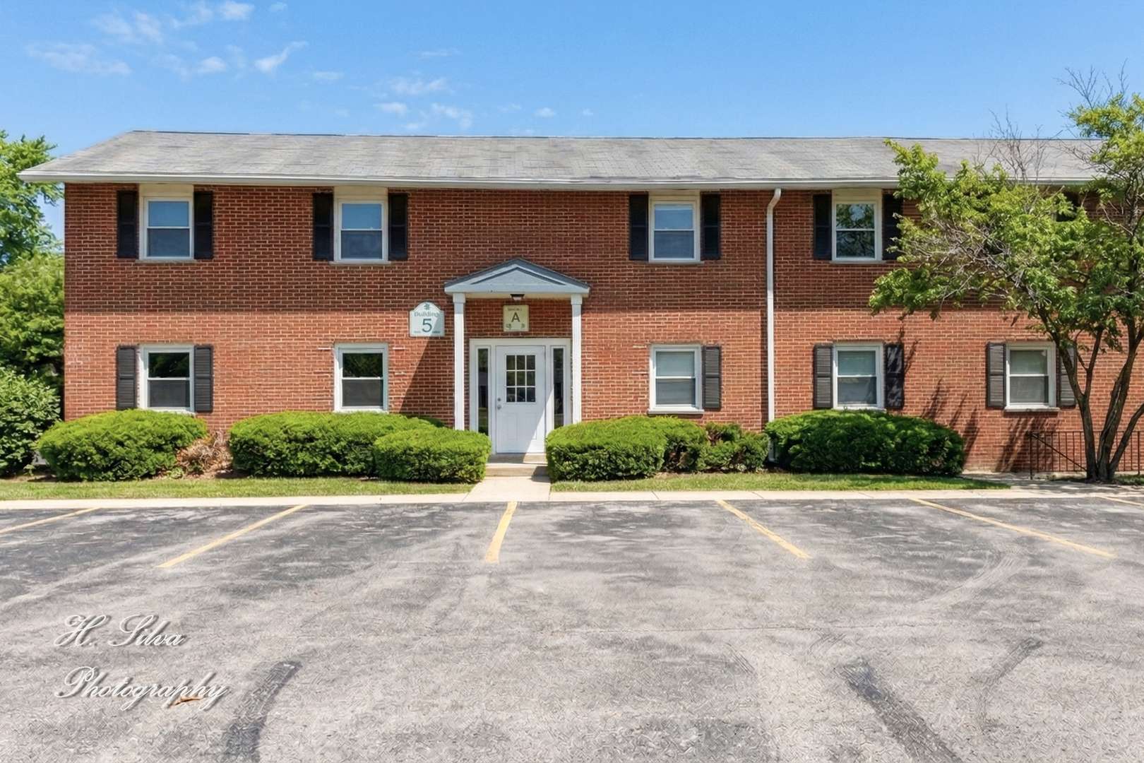 20 Arrowhead DR #10, Algonquin, IL 60102