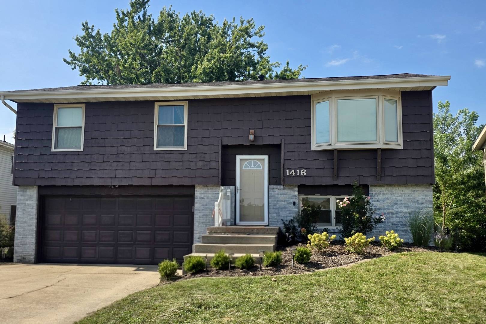 1416 N Hershey RD, Bloomington, IL 61704