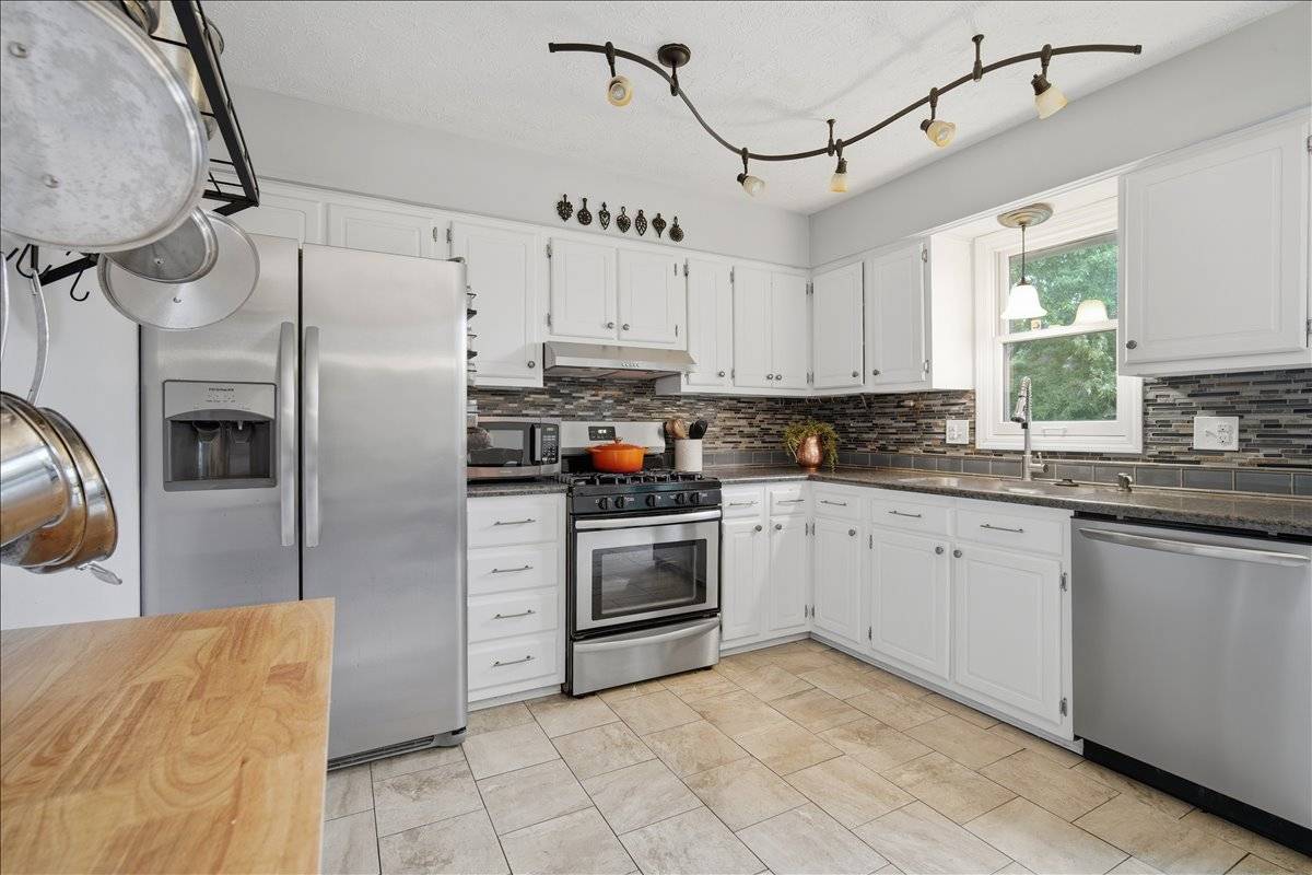 1416 N Hershey RD, Bloomington, IL 61704