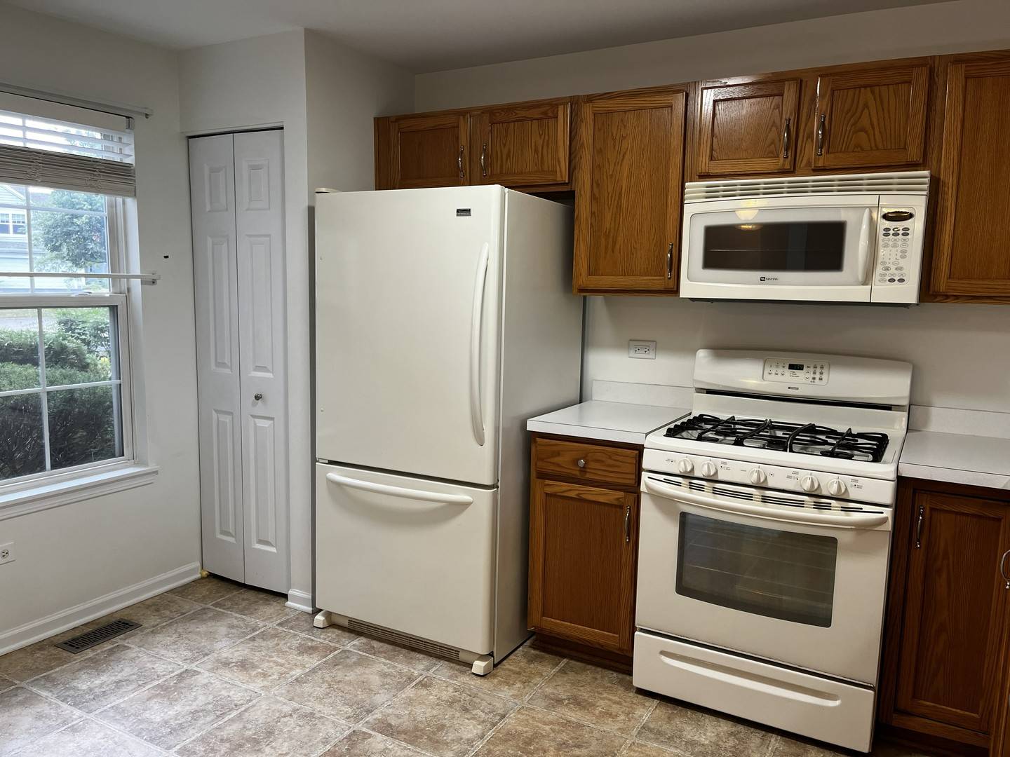 2117 Orchard LN #2117, Carpentersville, IL 60110