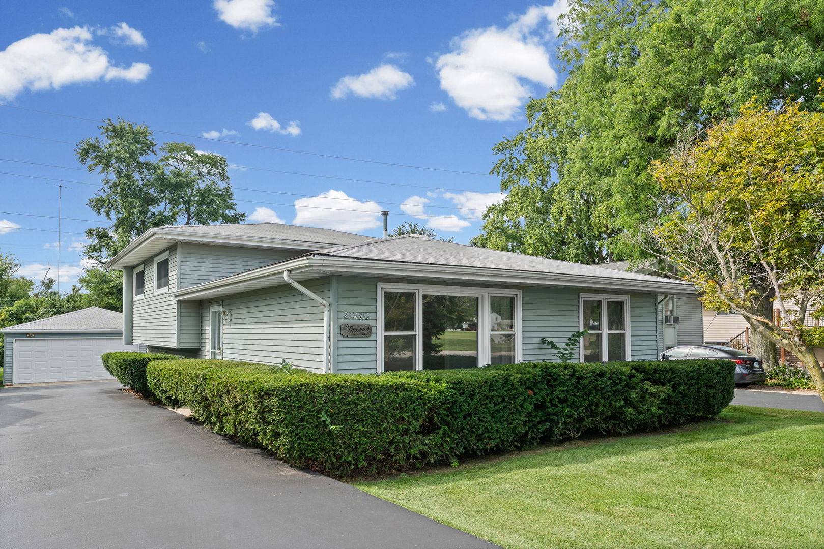 22W313 1 ST ST, Glen Ellyn, IL 60137