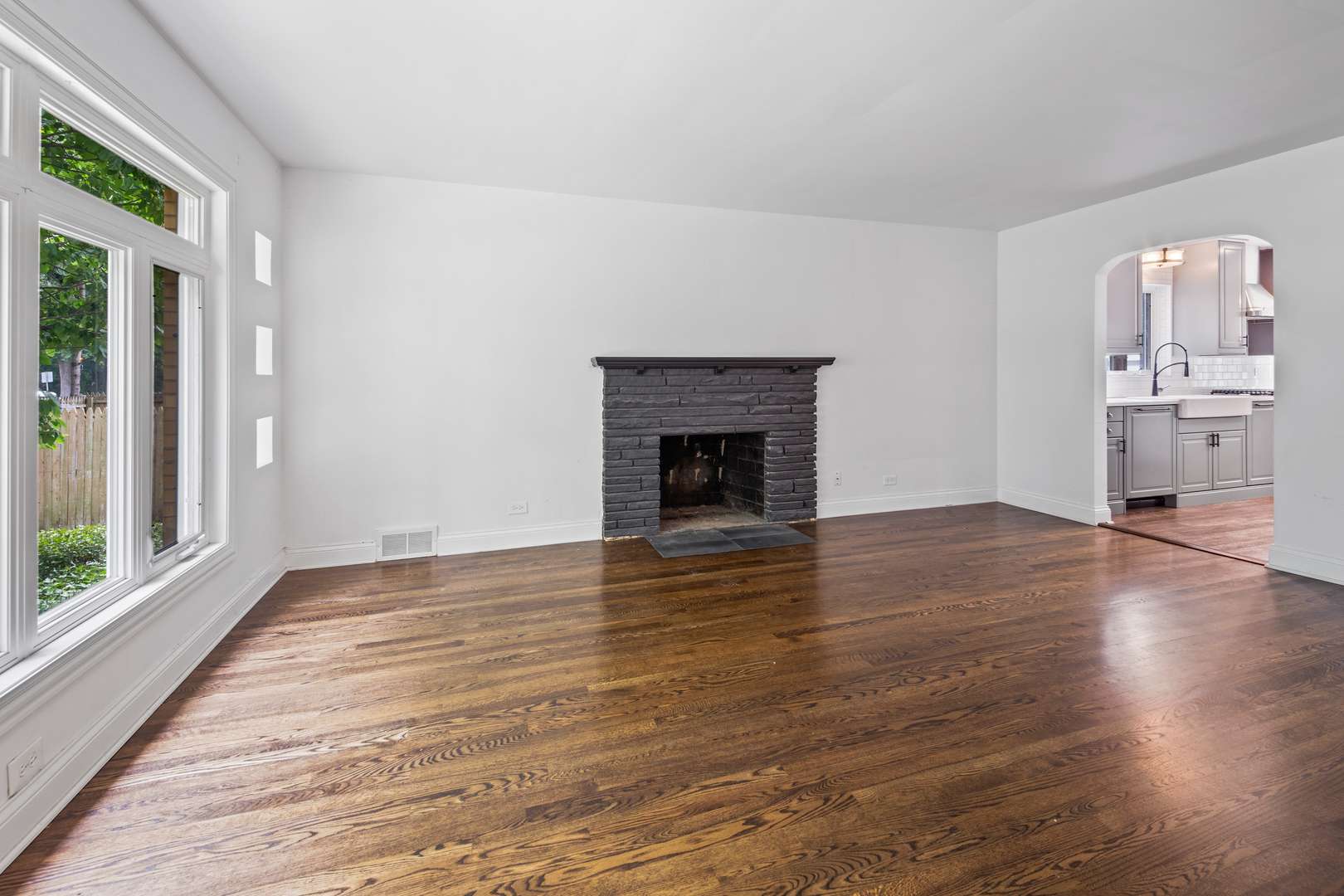 6114 N Lenox AVE, Chicago, IL 60646
