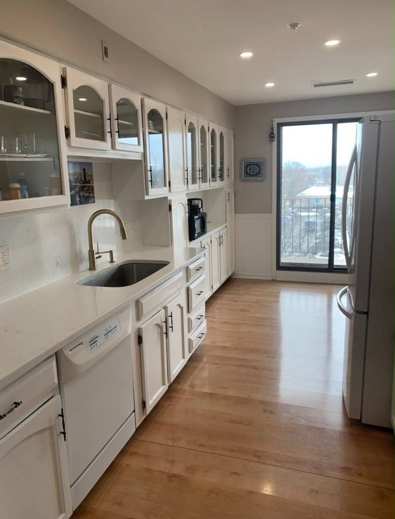 4601 W Touhy AVE #506, Lincolnwood, IL 60712