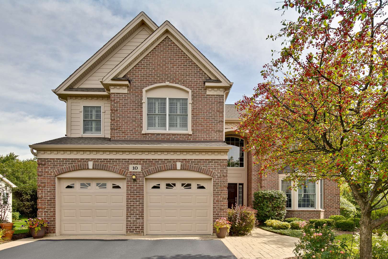 10 Eagle Ridge DR, Hawthorn Woods, IL 60047