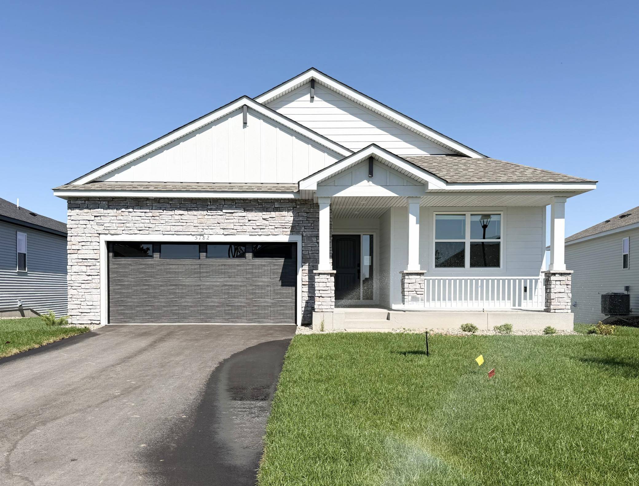5182 Long Pointe Bay, Woodbury, MN 55129