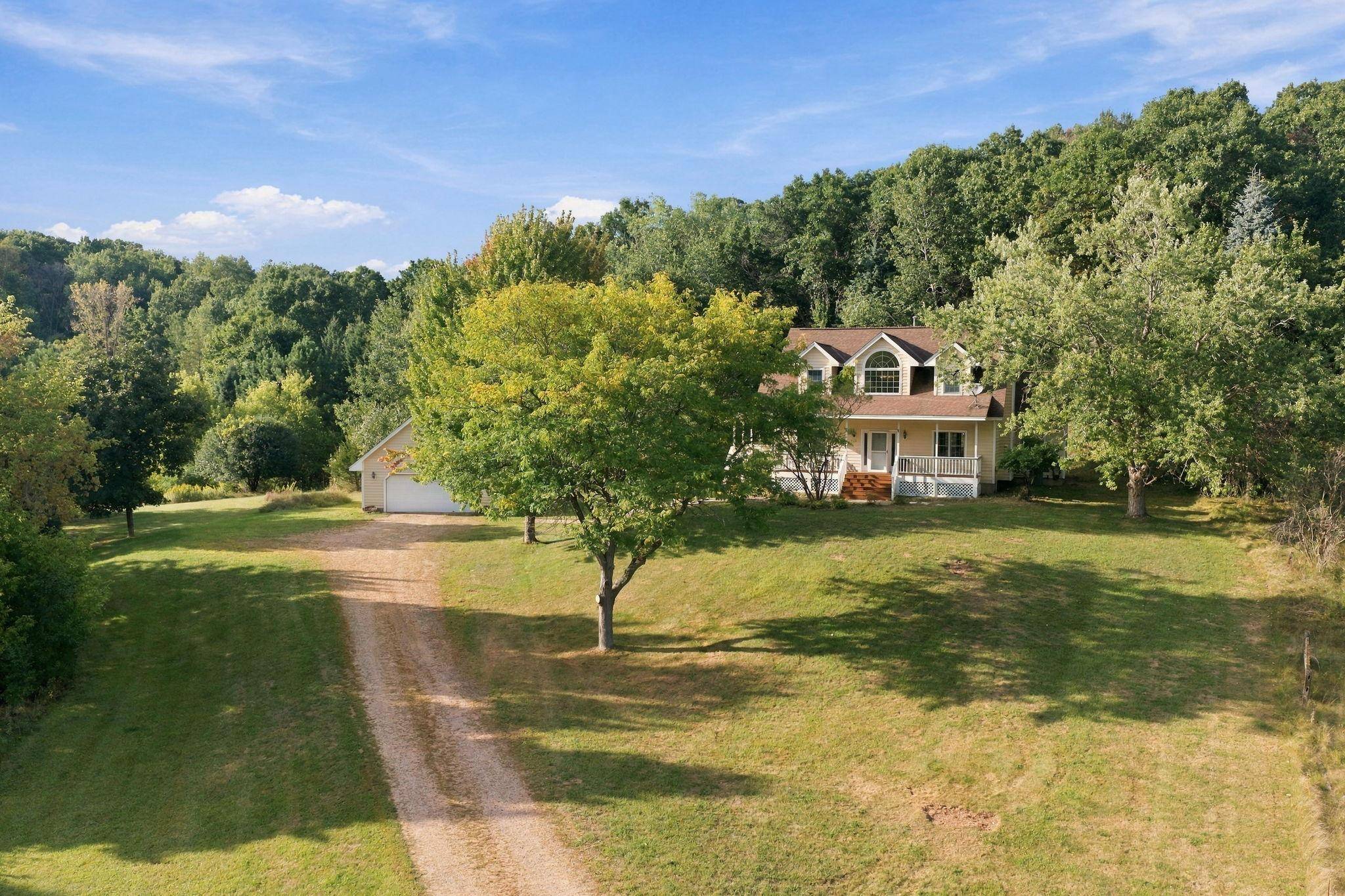 426 Rolling Hills LN, Hudson, WI 54016