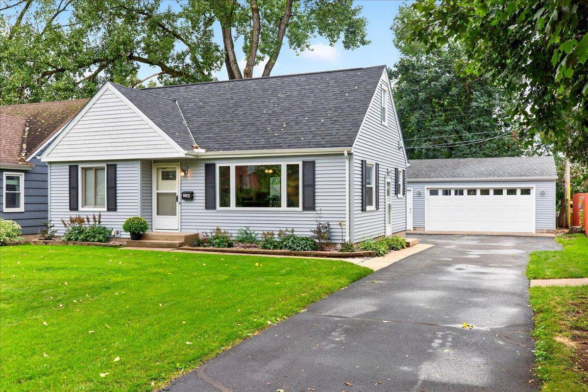8805 Club RD, Saint Louis Park, MN 55426