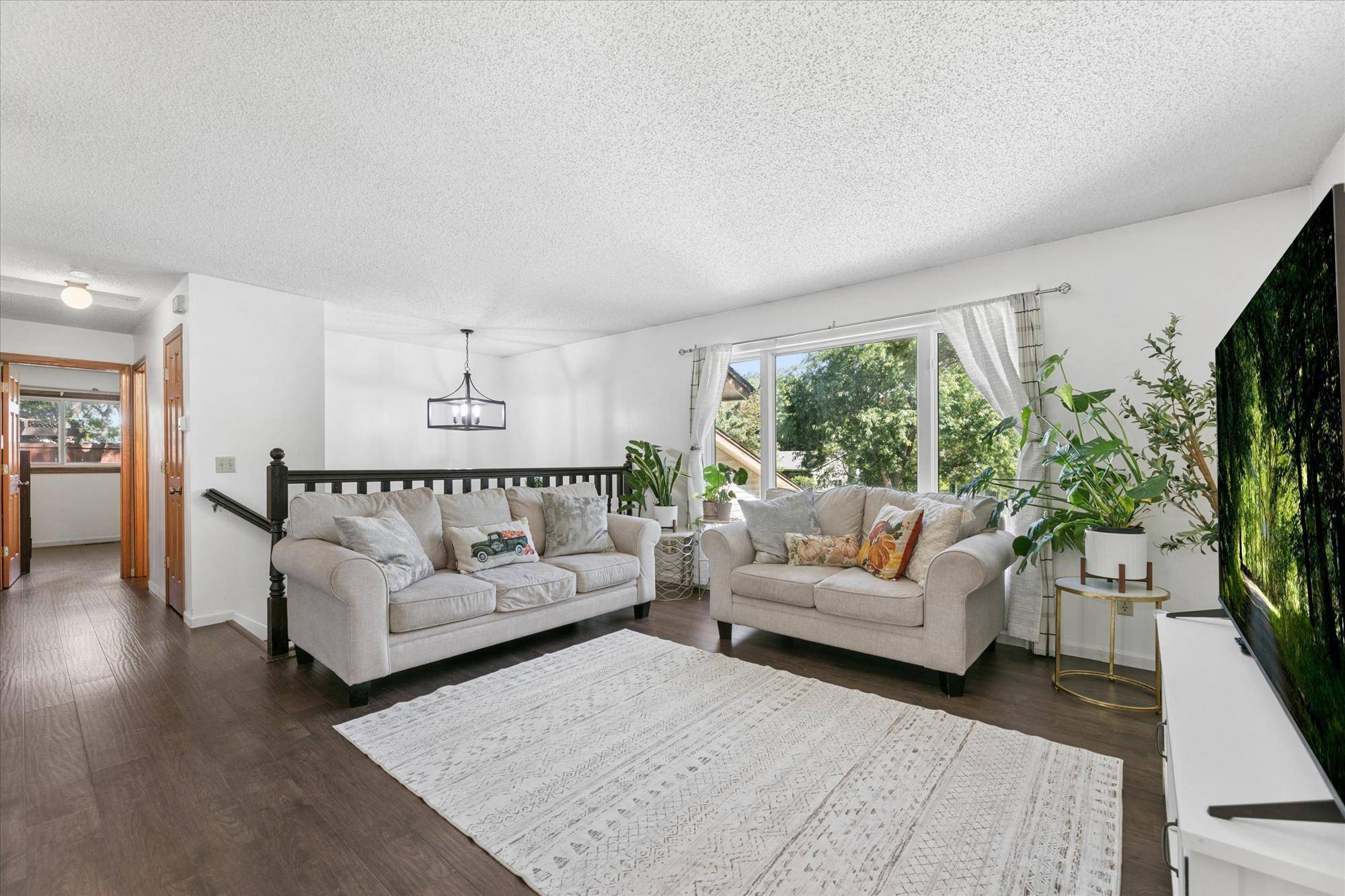 6242 Whispering Oaks DR, Eden Prairie, MN 55346