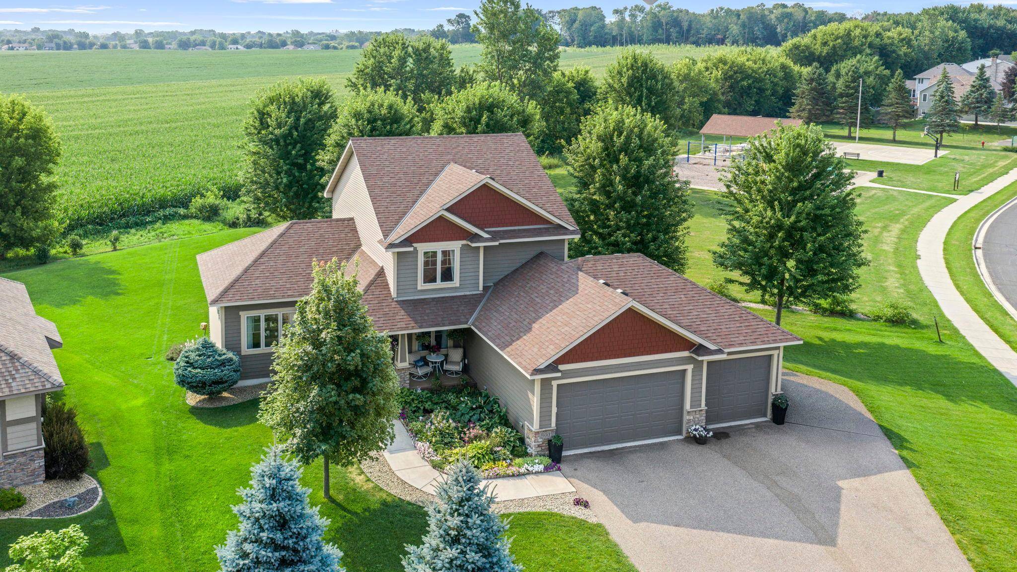 900 Heritage TRL NE, New Prague, MN 56071