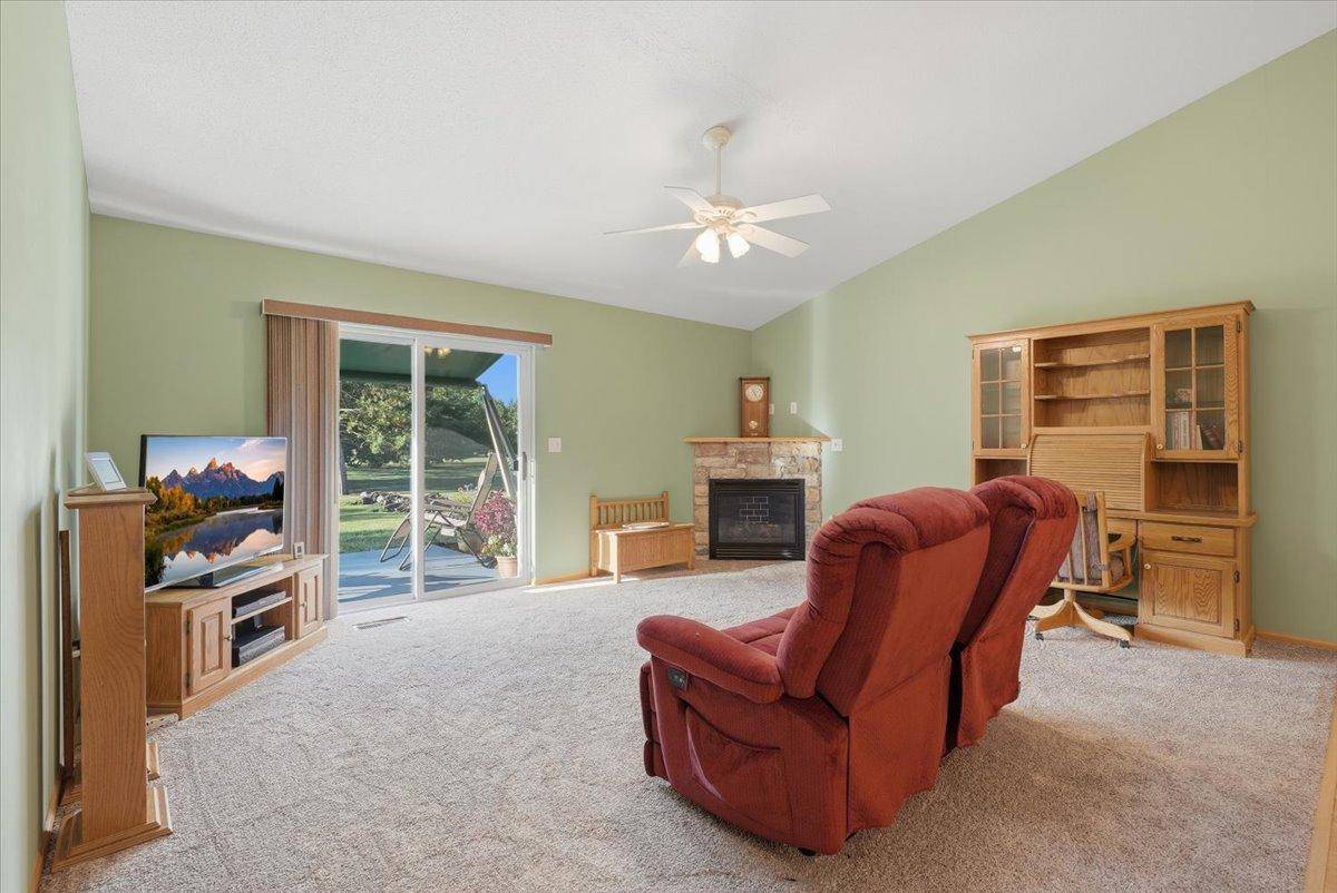 1053 W Ridge CT, New Richmond, WI 54017
