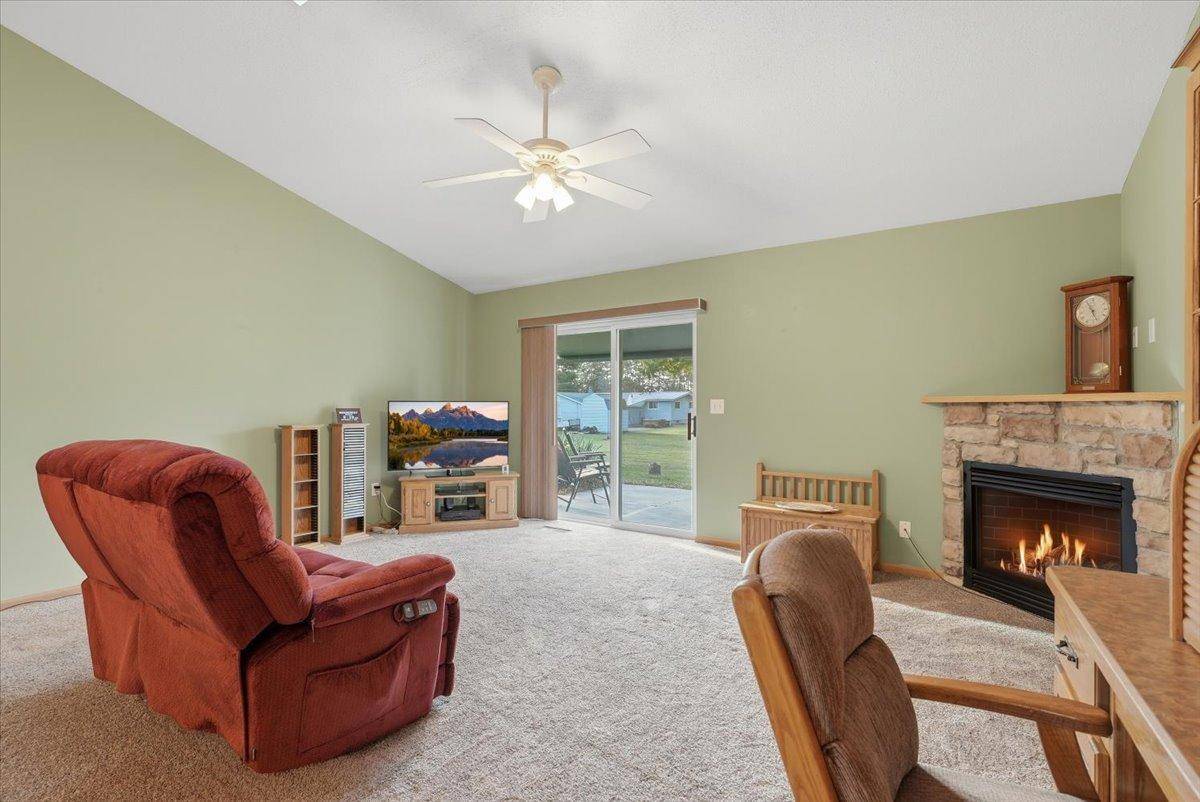 1053 W Ridge CT, New Richmond, WI 54017