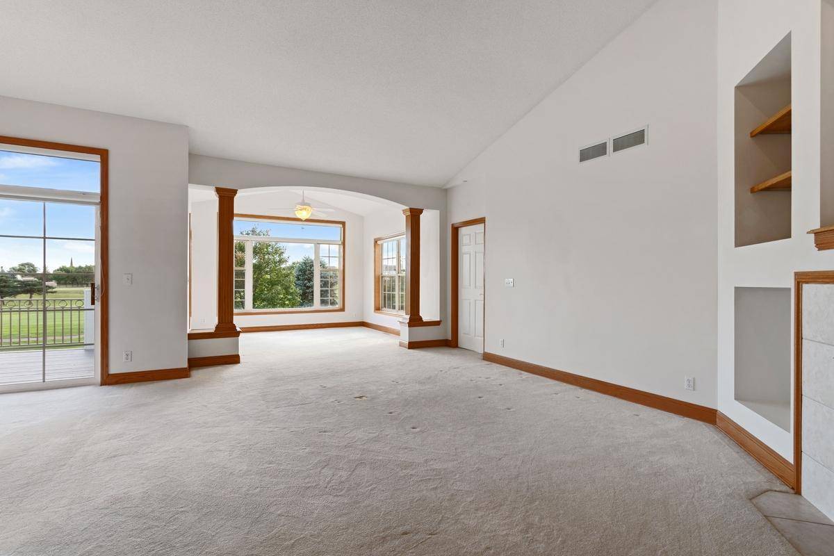 583 Holly LN N, Oakdale, MN 55128