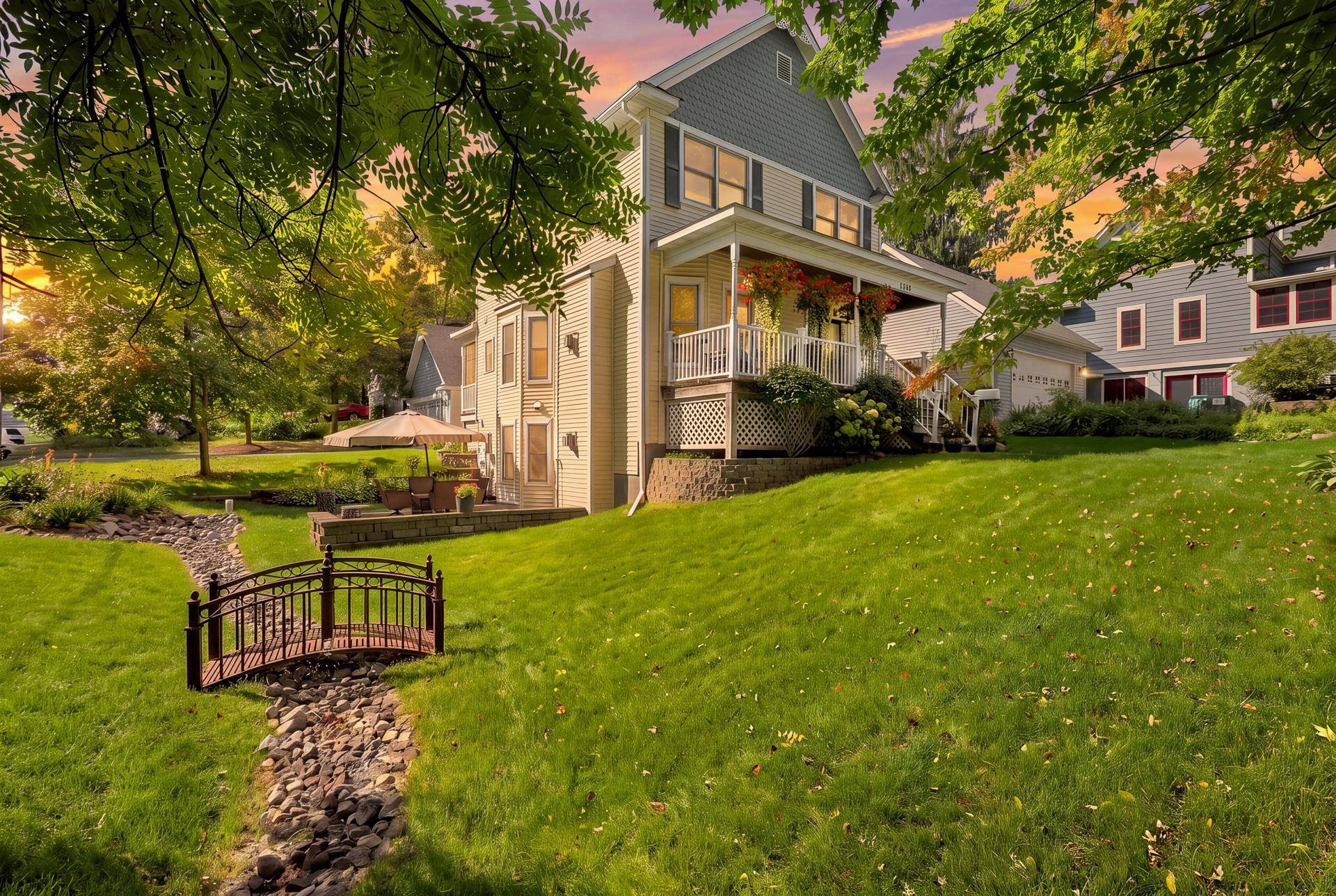 1402 4th ST N, Stillwater, MN 55082