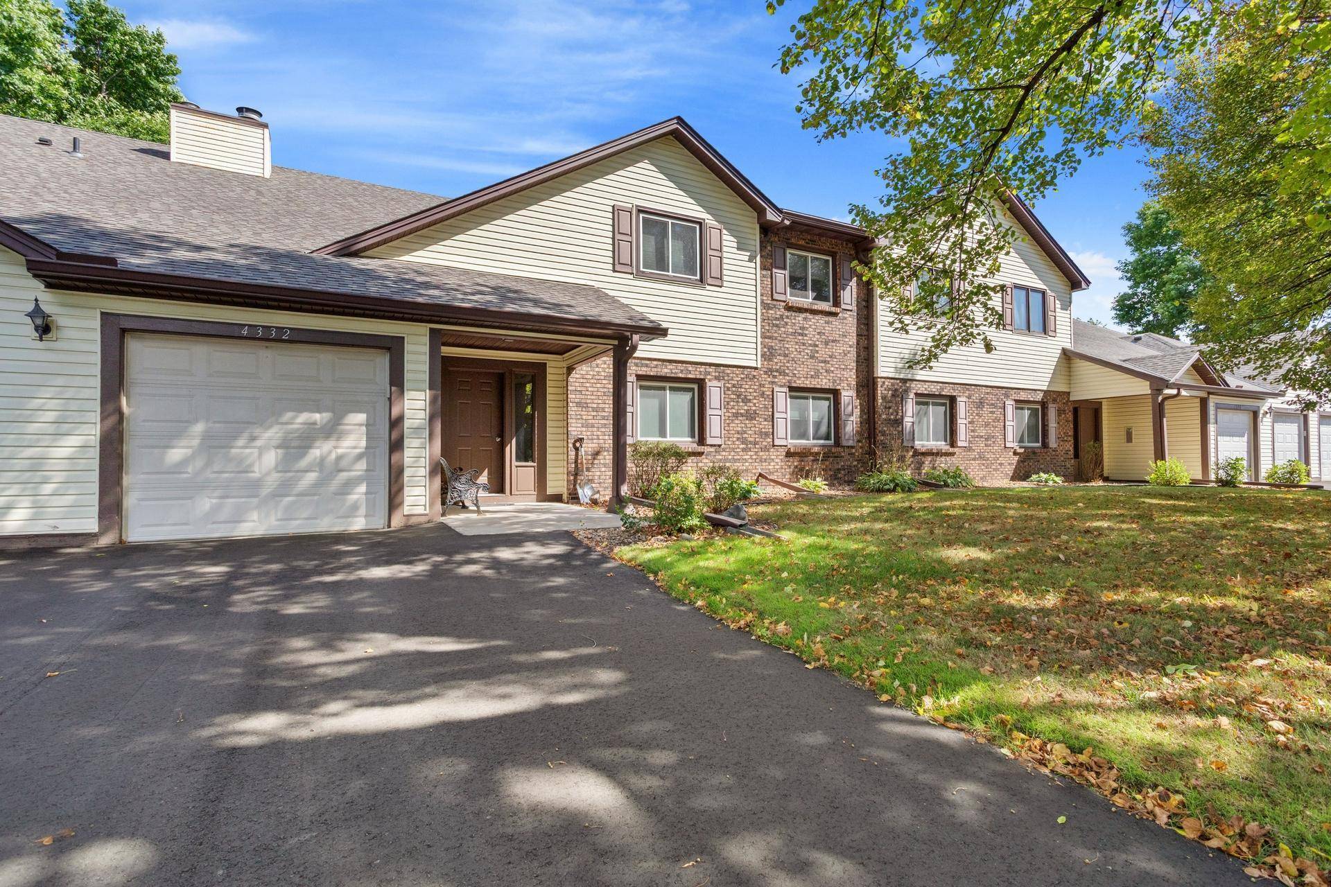 4334 Evergreen DR, Vadnais Heights, MN 55127