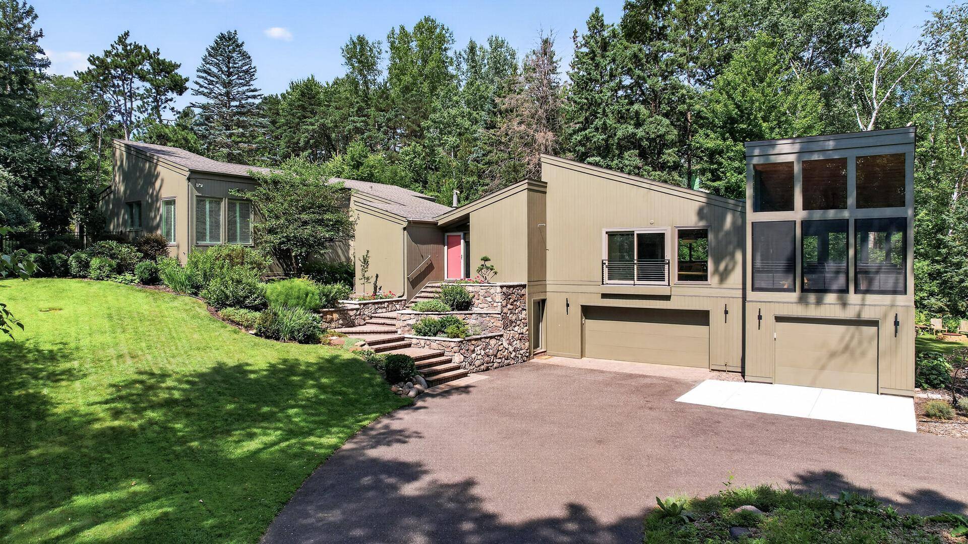 15 Nord Circle RD, North Oaks, MN 55127