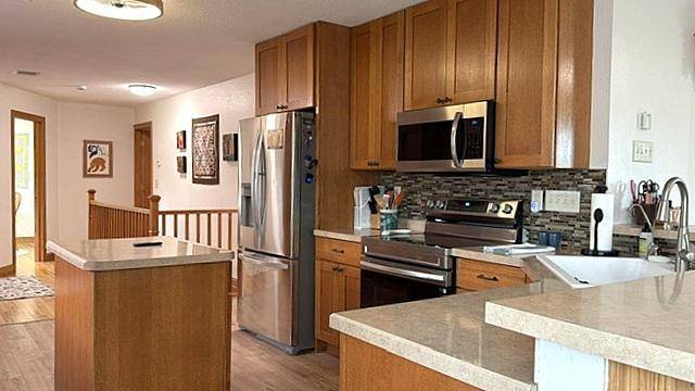 1990 River RD, Windom, MN 56101