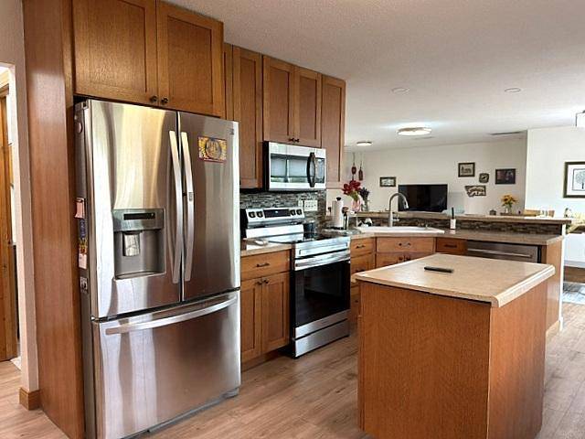 1990 River RD, Windom, MN 56101