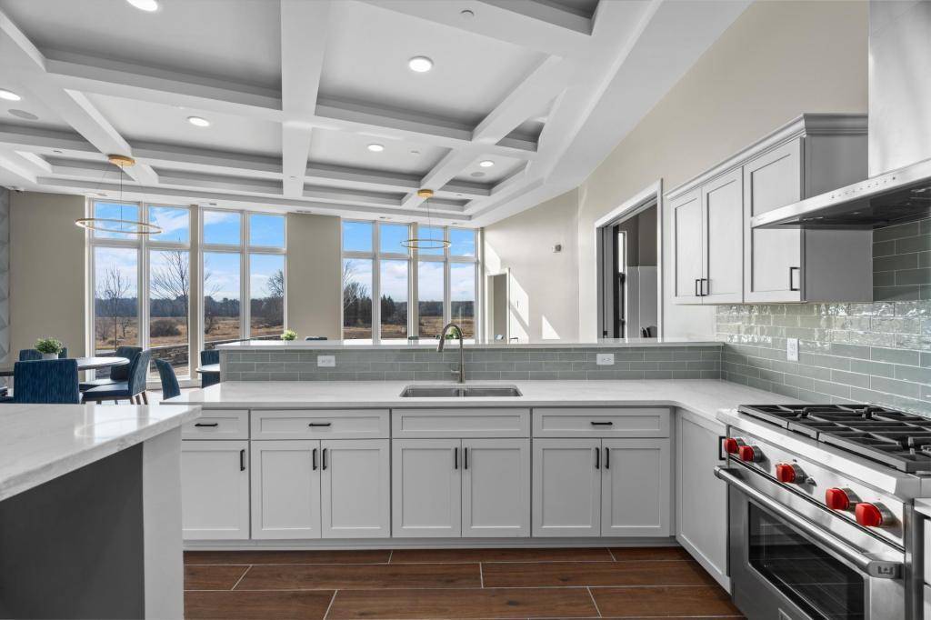 1 Hill Farm RD #307, North Oaks, MN 55127