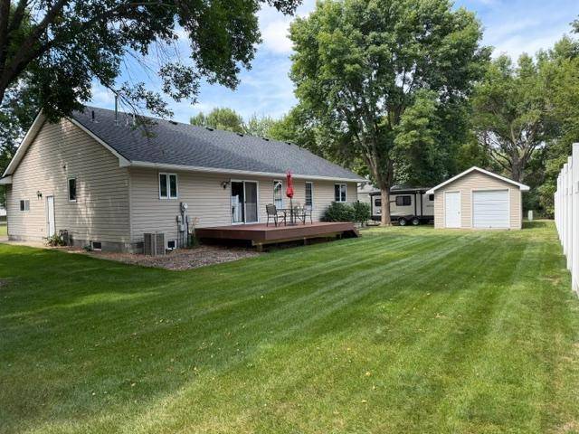 714 E Crescent LN, Litchfield, MN 55355