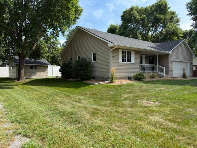 714 E Crescent LN, Litchfield, MN 55355