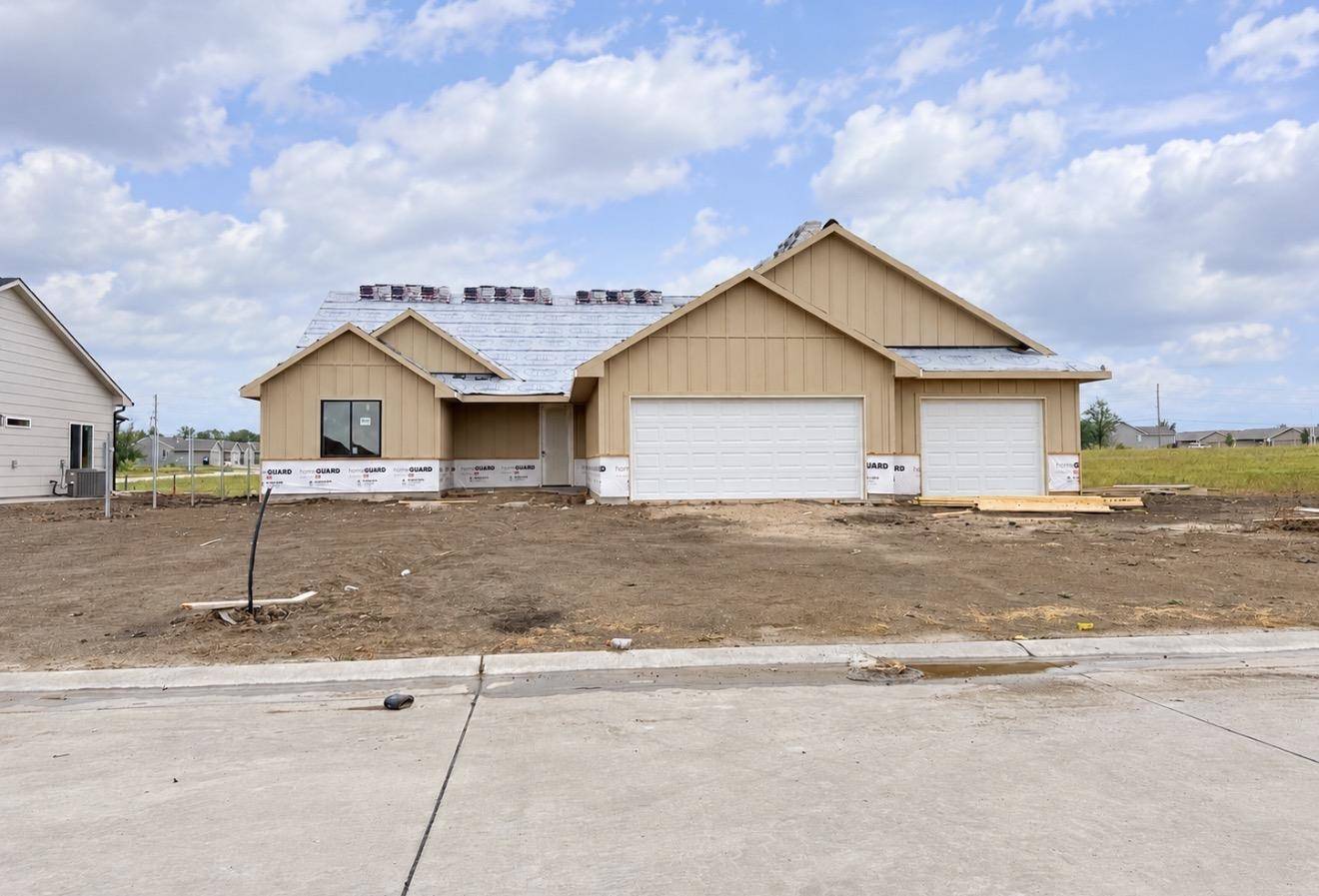 5435 N Toben Ct, Bel Aire, KS 67226