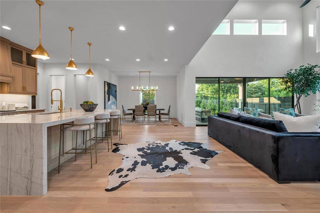 419 W Colorado Boulevard, Dallas, TX 75208