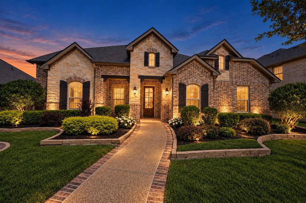 134 Pinewood Avenue, Red Oak, TX 75154