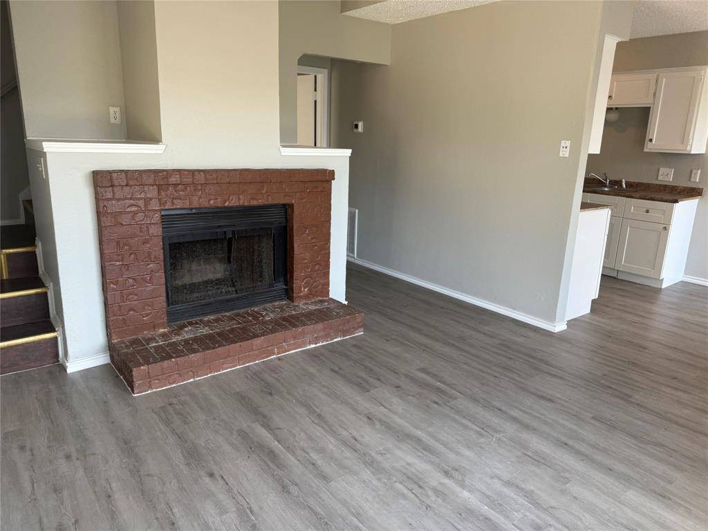 111 Peachtree Court #B, Kennedale, TX 76060