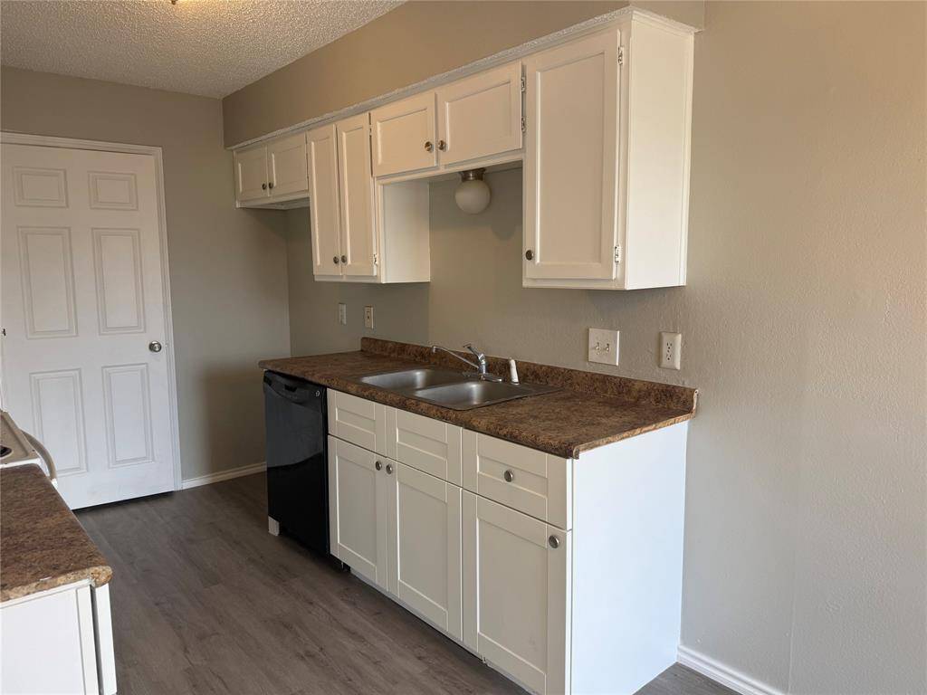 111 Peachtree Court #B, Kennedale, TX 76060
