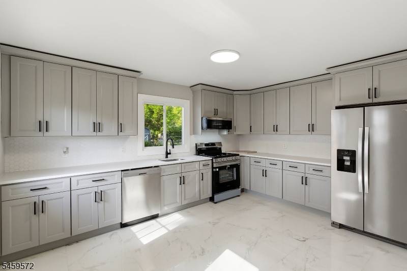 26 W 2Nd St, Florence Twp., NJ 08518