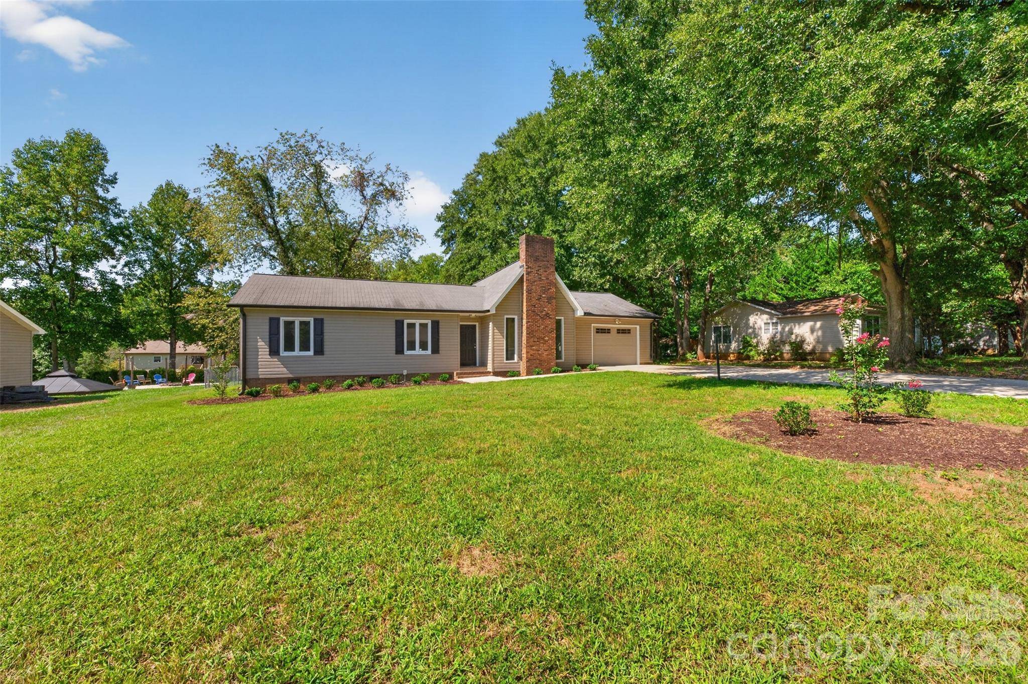 1711 Piney RD, Hickory, NC 28602