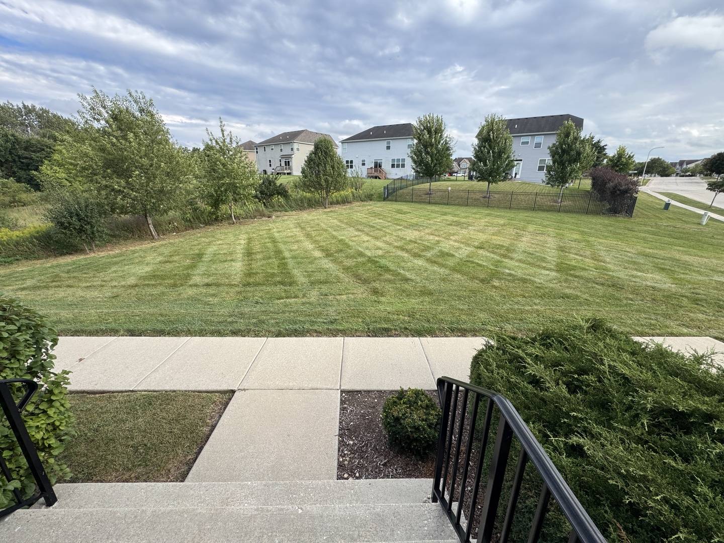 1491 Deer Pointe DR, South Elgin, IL 60177