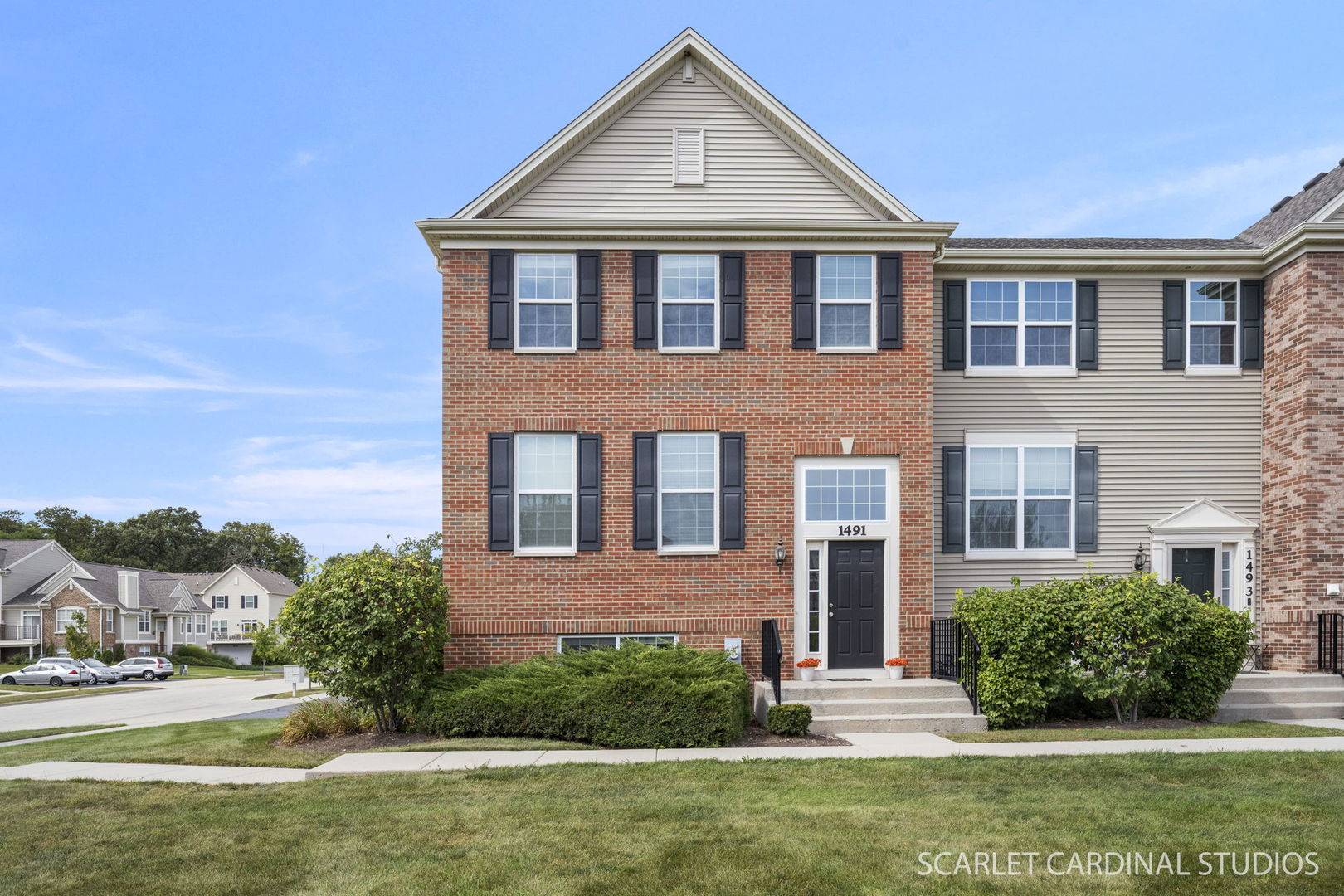 1491 Deer Pointe DR, South Elgin, IL 60177