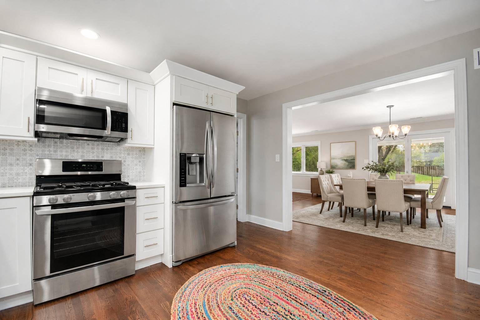 22W689 Elmwood DR, Glen Ellyn, IL 60137