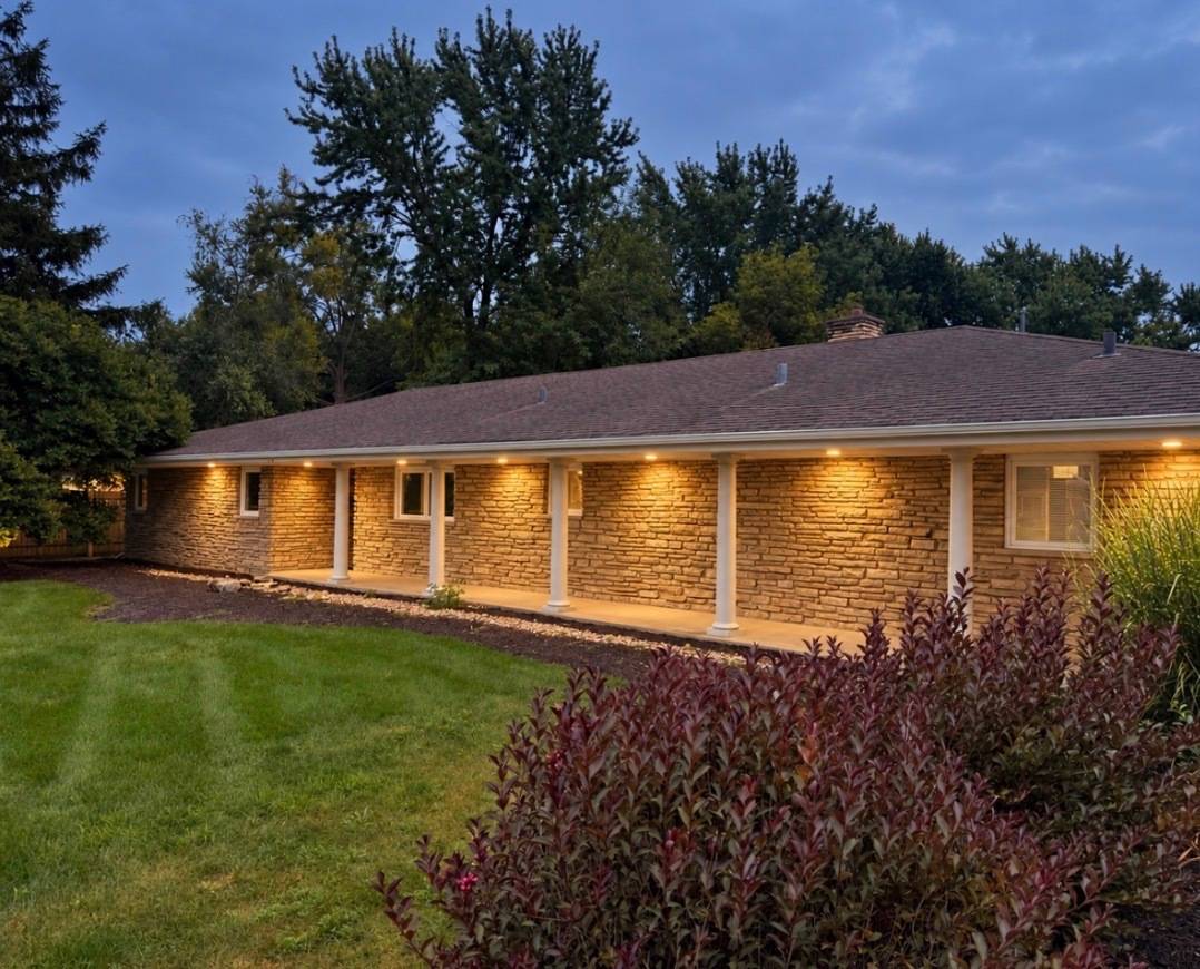 22W689 Elmwood DR, Glen Ellyn, IL 60137