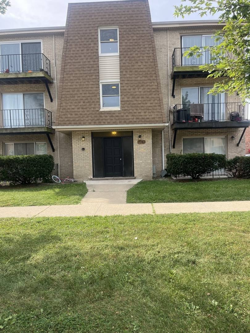7041 99th ST #3W, Chicago Ridge, IL 60415