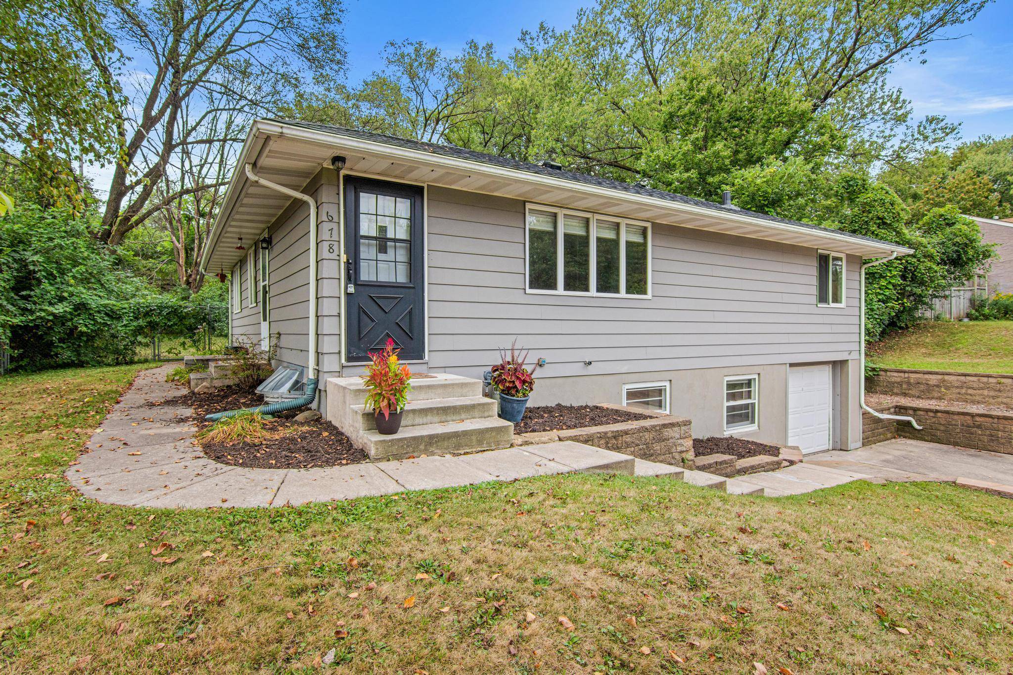 678 Eldridge AVE W, Roseville, MN 55113
