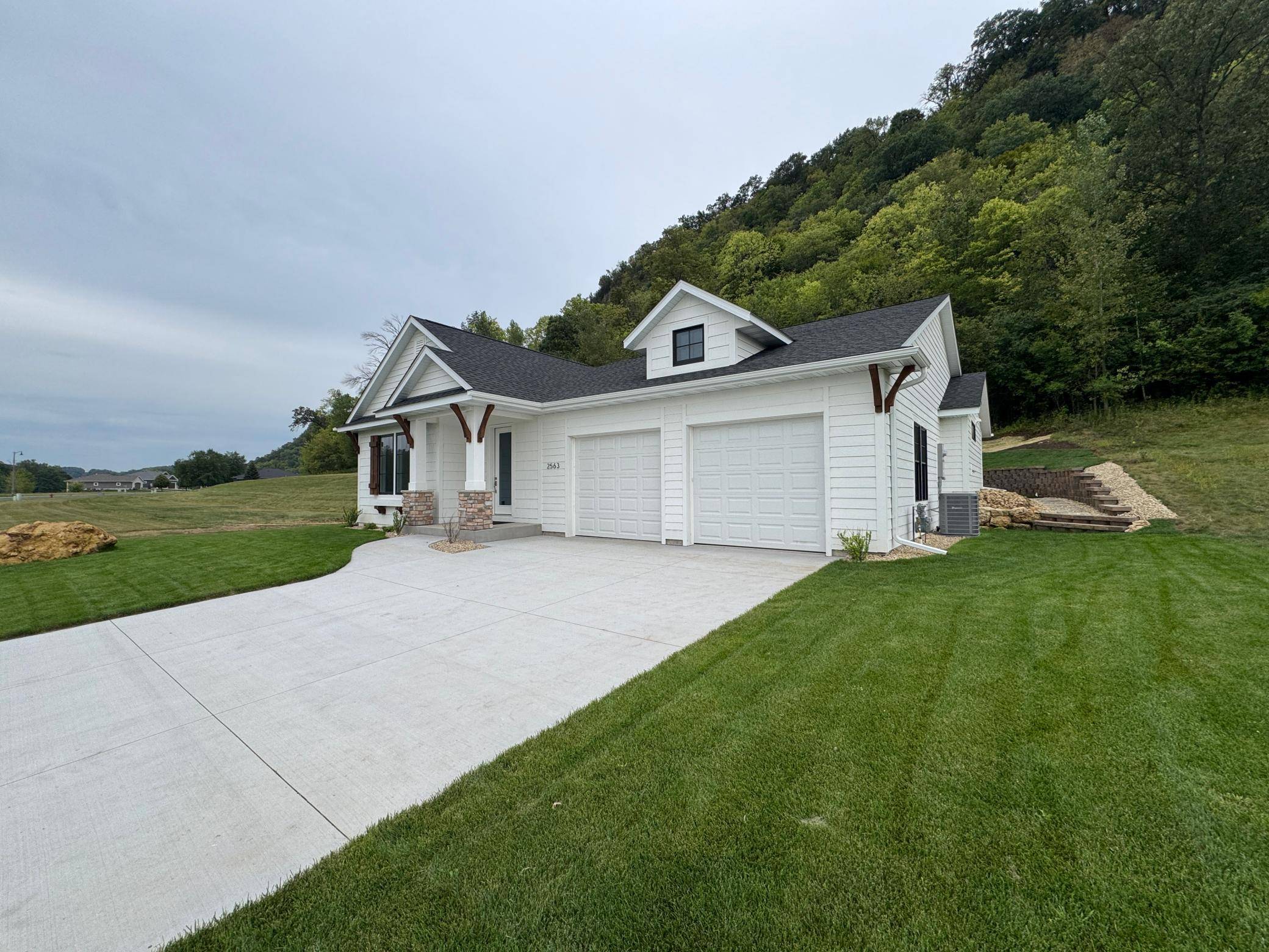 2563 Clubhouse DR, Lake City, MN 55041